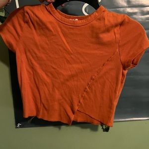 Cropped contrast stitch tee